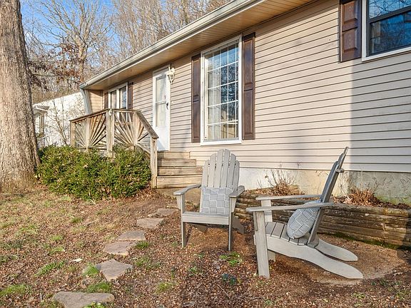 2nd image of 844 W Shadowlawn Dr