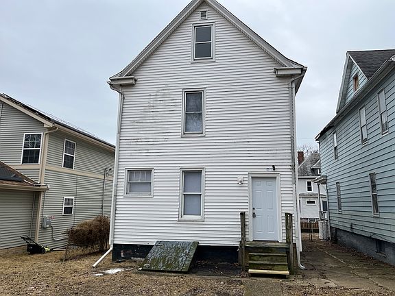 2nd image of 805 E Behrends Ave