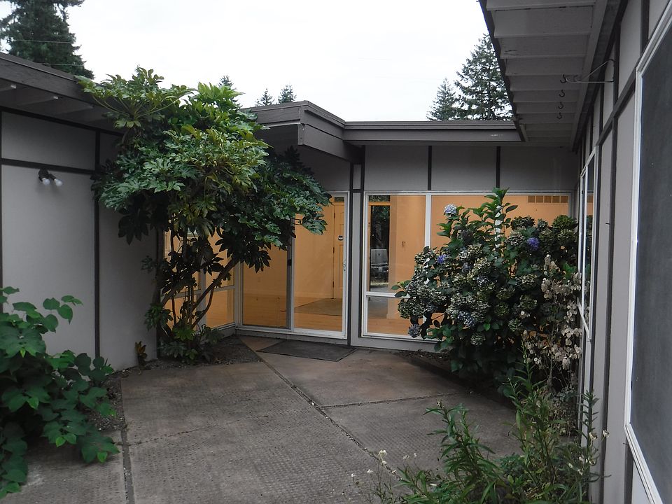 Private courtyard!
