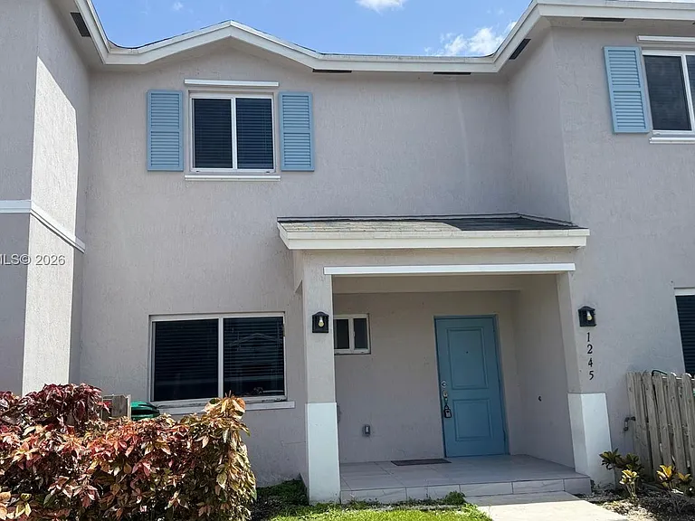 1245 NW 3rd Ln #1245 — Photo 3