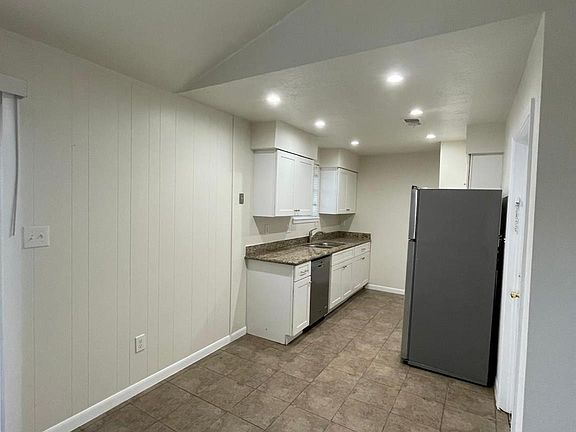 3rd image of 5119 Ridgewest St
