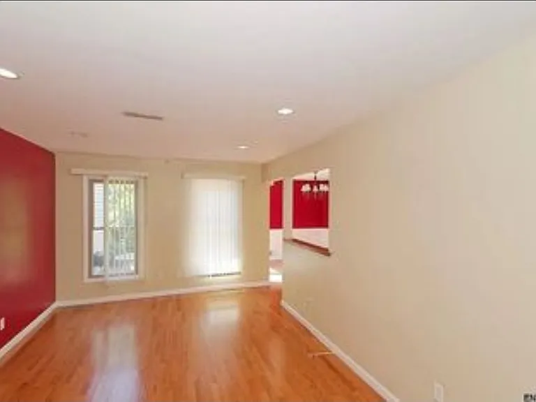 11 Cromwell Dr — Photo 3