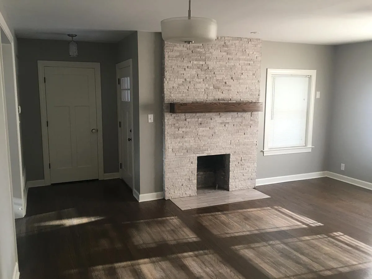 3 bed, 1900 sqft, $2,400 — Photo 2