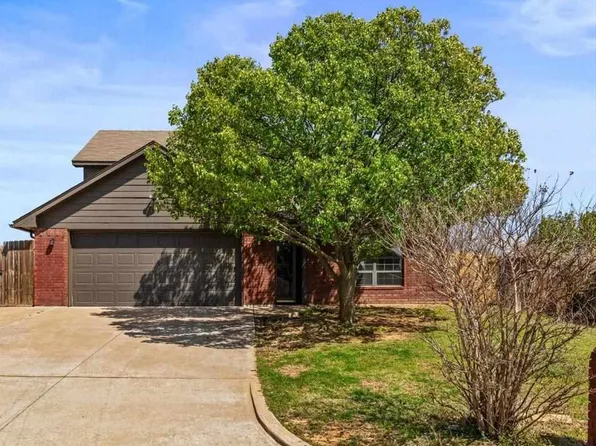 412 SE Lancelot Ln, Lawton, OK 73501