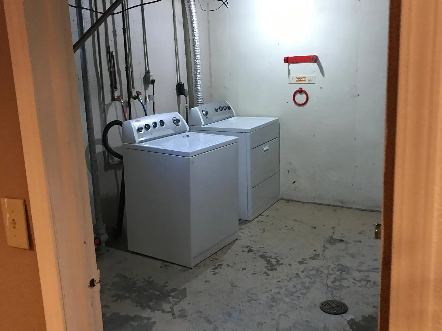 4 bed, 2200 sqft, $2,300 — Photo 2