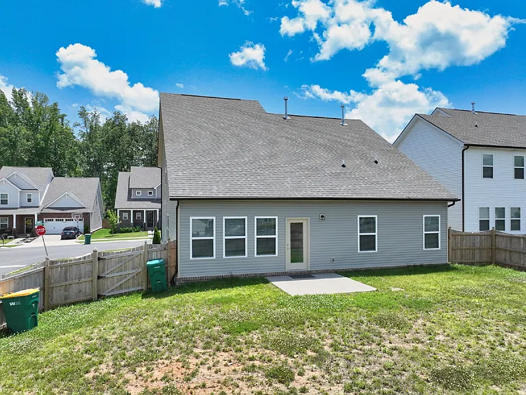 161 Crabourne Dr — Photo 9