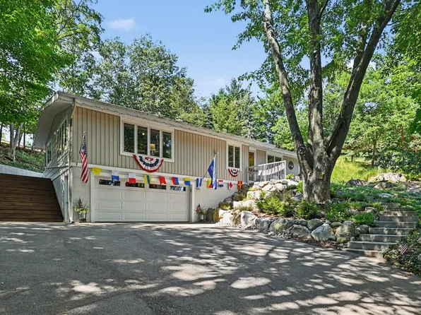 405 Slayton Ave, Grand Haven, MI 49417