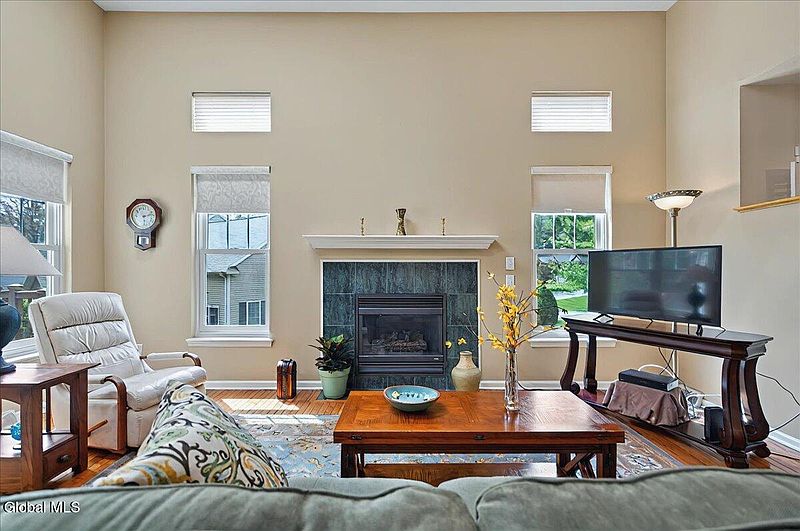 4th image of 37 Donegal Way