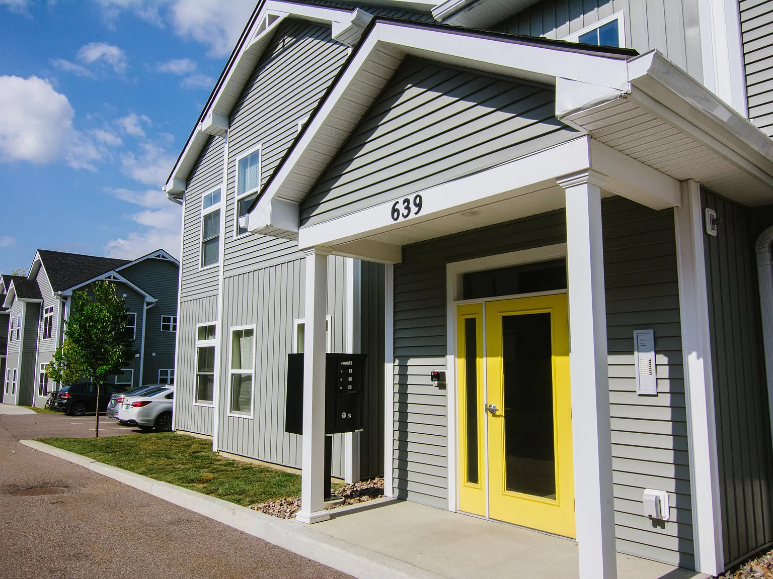Hayes Apartments — Photo 3