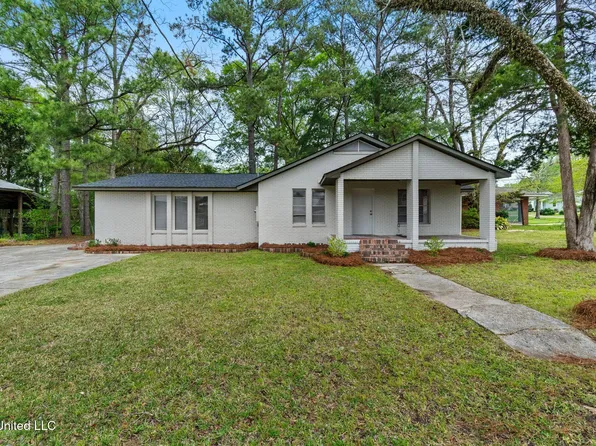 32 Pine St, Sumrall, MS 39482