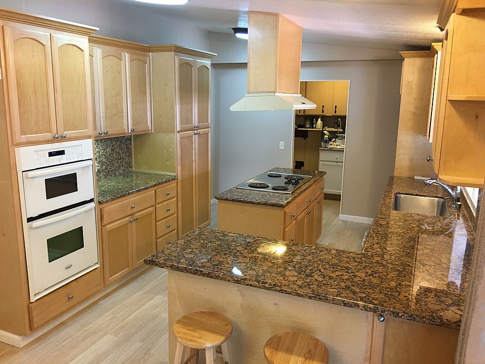 1st image of 3102 Oakbridge Dr