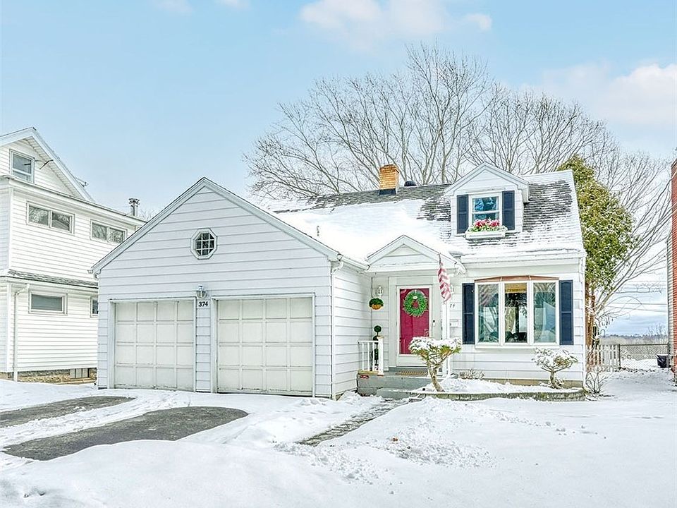 1st image of 374 River Hts