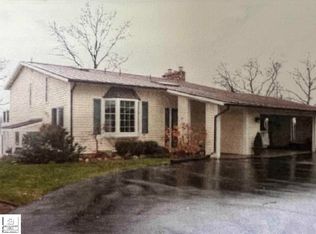 9438 Island Dr, Goodrich, MI