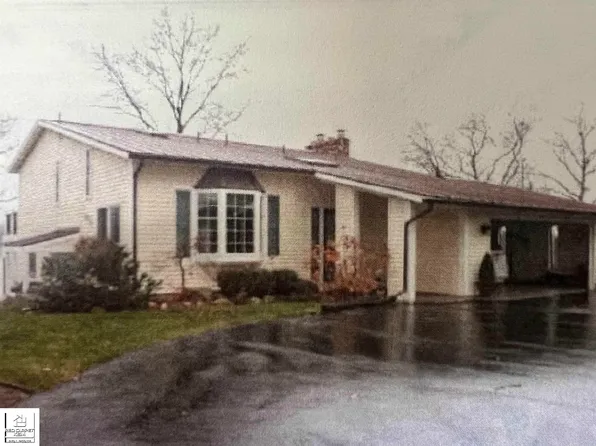 9438 Island Dr, Goodrich, MI 48438