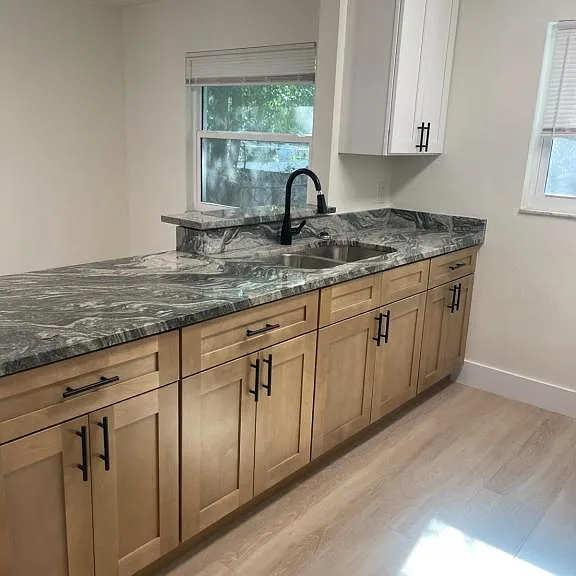 1552 S Myrtle Ave — Photo 2