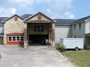 1419 E Wallisville Rd, Highlands, TX 77562