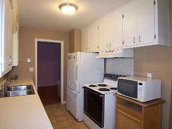 4th image of 15 Westwood Dr