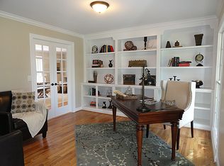 36W104 Fieldcrest Dr, St Charles, IL 60175