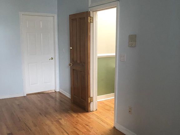 3rd image of 112 Waverly Ave Floor 2