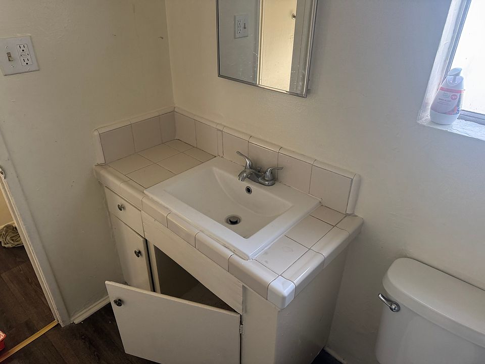 2nd image of 1099 N Raymond Ave APT 8