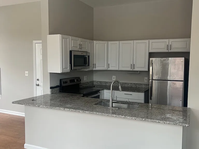 2407 Brookfield Ave — Photo 4