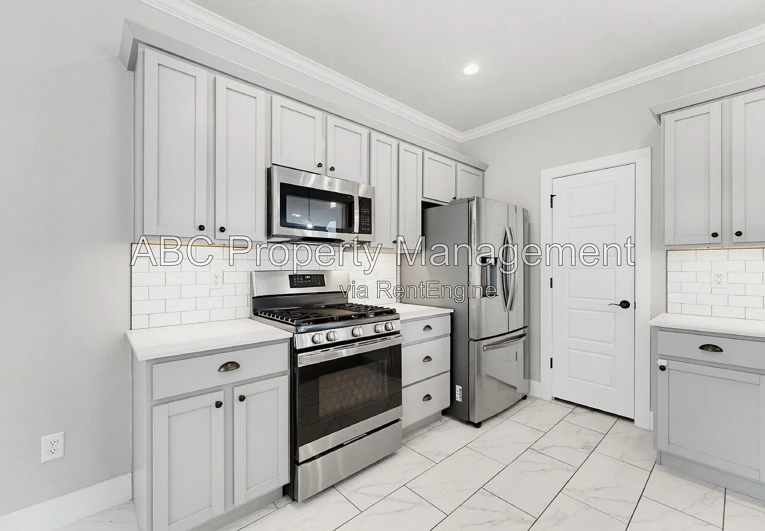 4 bed, 3.0 bath, 1879 sqft, $2,200 — Photo 3