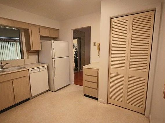 3rd image of 1676 Parkside Dr