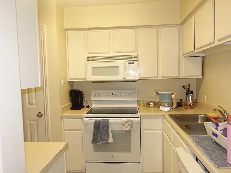 501 W 26th St #114 — Photo 5