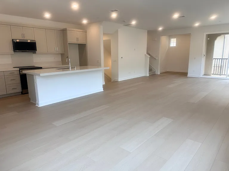 2713 Faye Dr — Photo 7