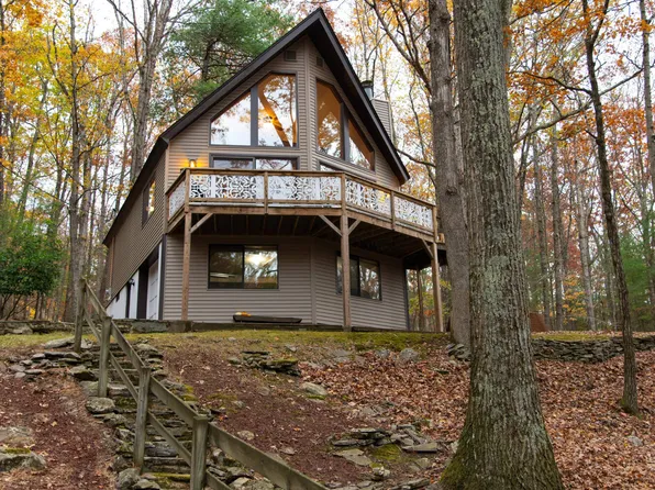 56 Cedar Rdg, Hawley, PA 18428