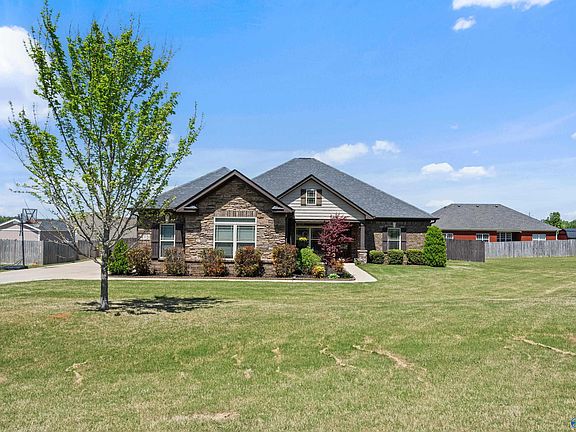 4th image of 218 Southern Wind Dr