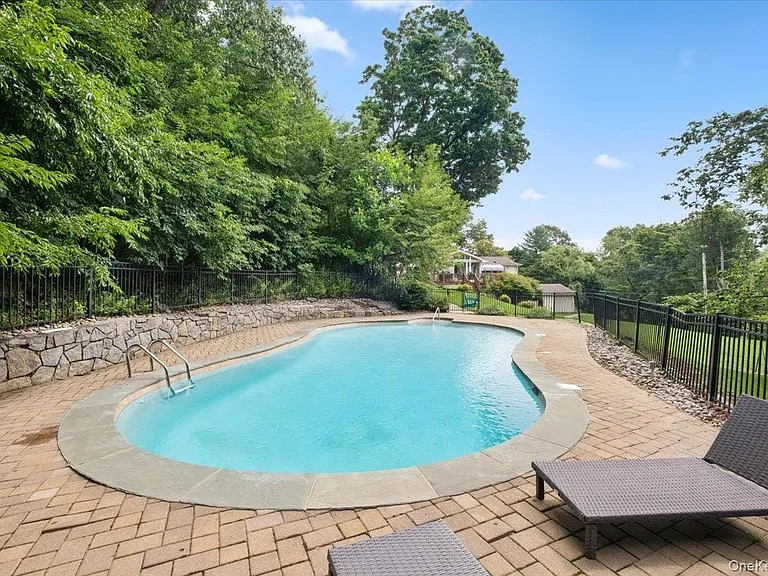 5 Agnes Cir — Photo 22