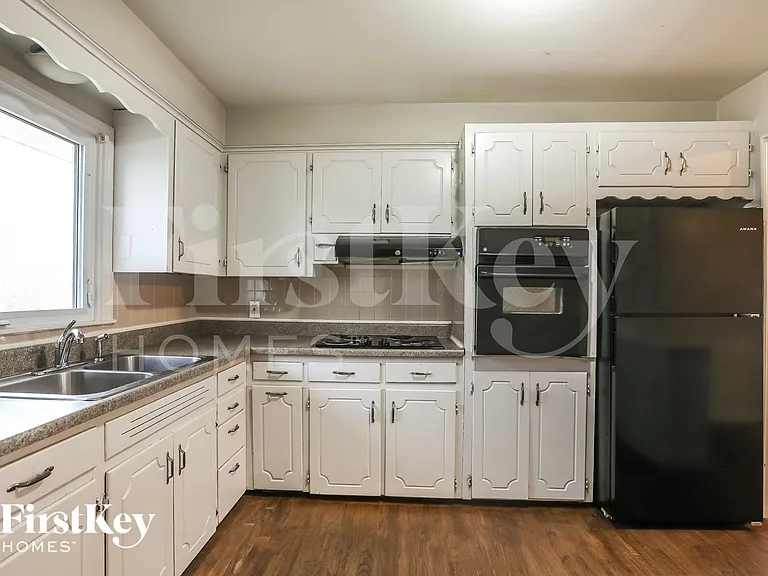5915 Harvard Ave — Photo 10
