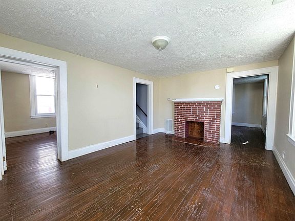 3rd image of 824 25th St