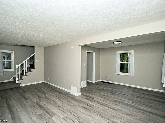 3rd image of 542 Montgomery Ave