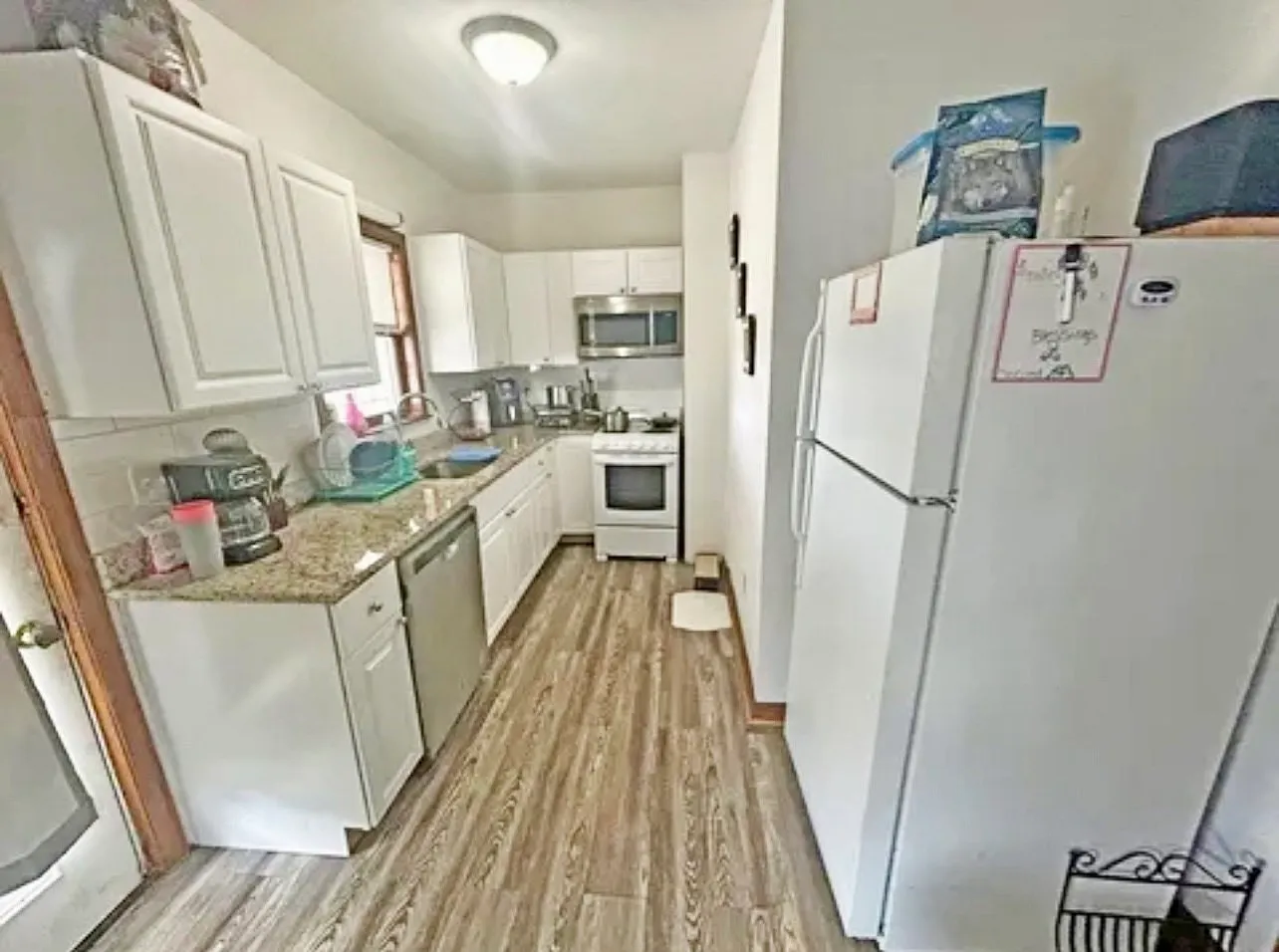 2 bed, 1.0 bath, 1100 sqft, $1,900 — Photo 2