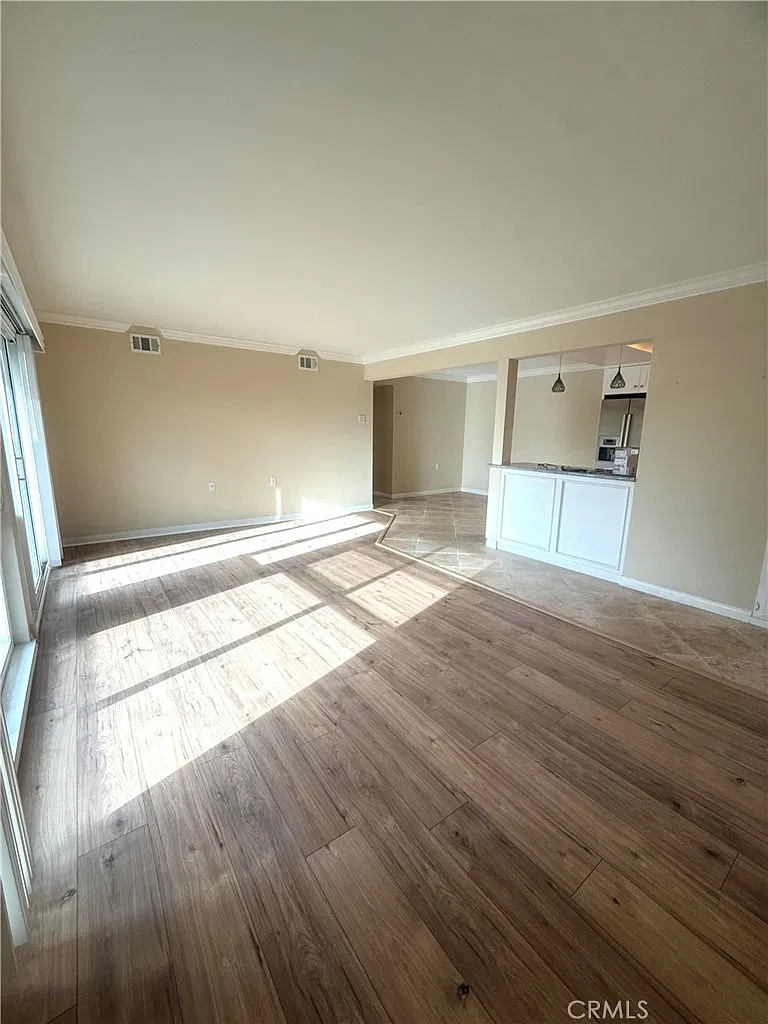 2 bed, 1009 sqft, $3,200 — Photo 1