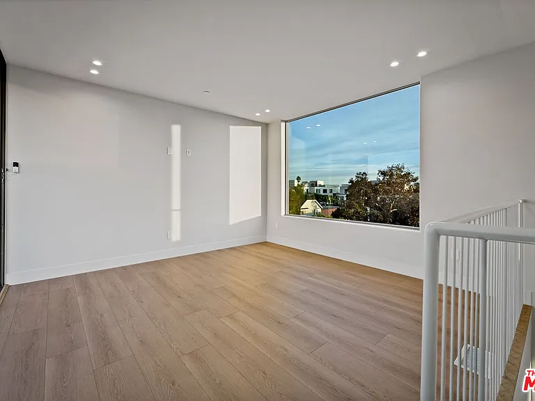 755 N Alfred St #B — Photo 11