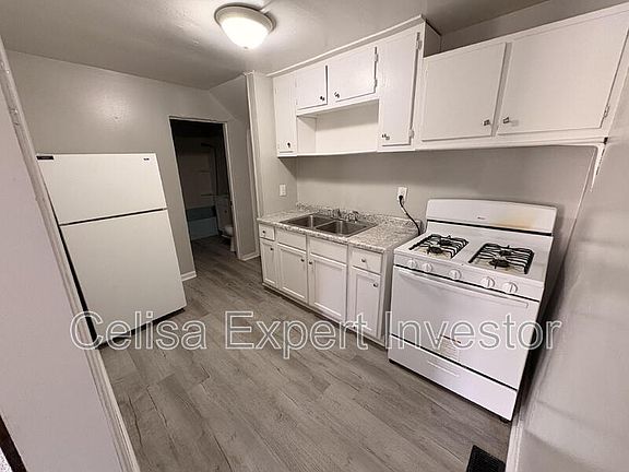 5th image of 918 Pape Ave