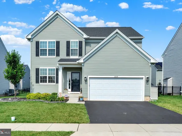 2349 Twin Lakes Dr, Quakertown, PA 18951