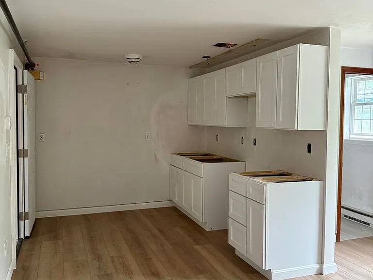 37 Groton School Rd — Photo 4