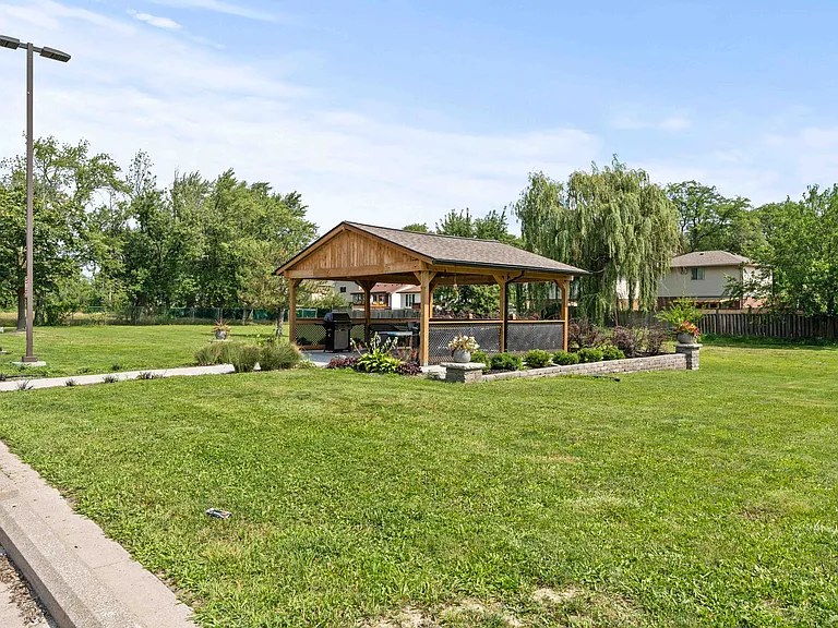 1330 Lauzon Rd — Photo 25