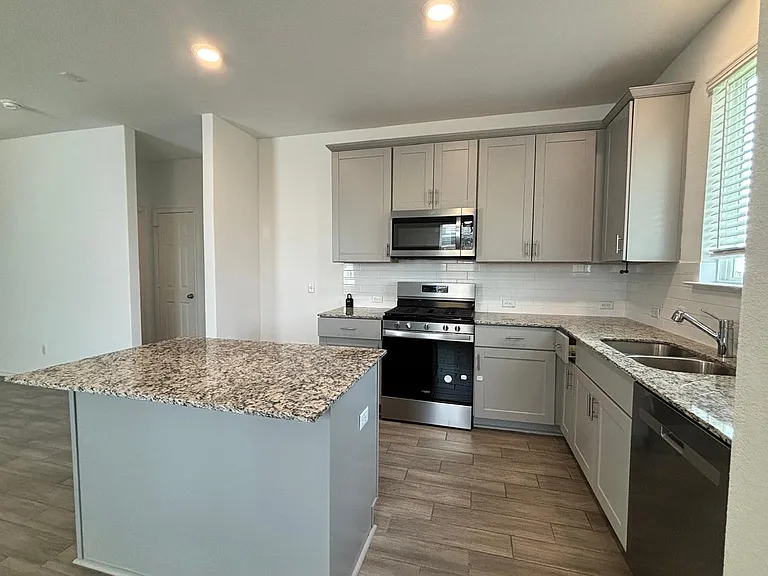 1509 Hope Ranch Rd — Photo 10