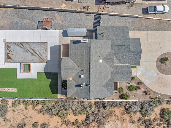 3rd image of 1004 6th St SE