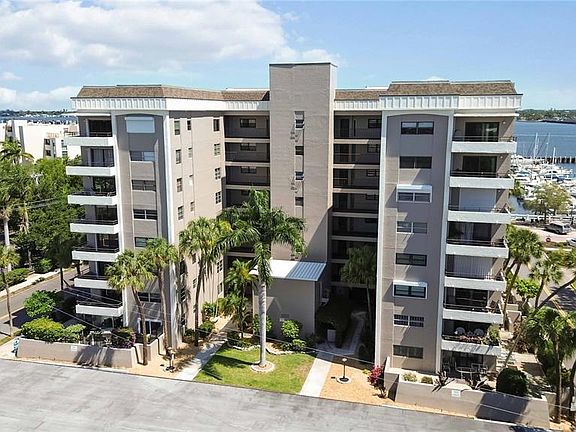 3rd image of 1400 BARCARROTA BOULEVARD #201