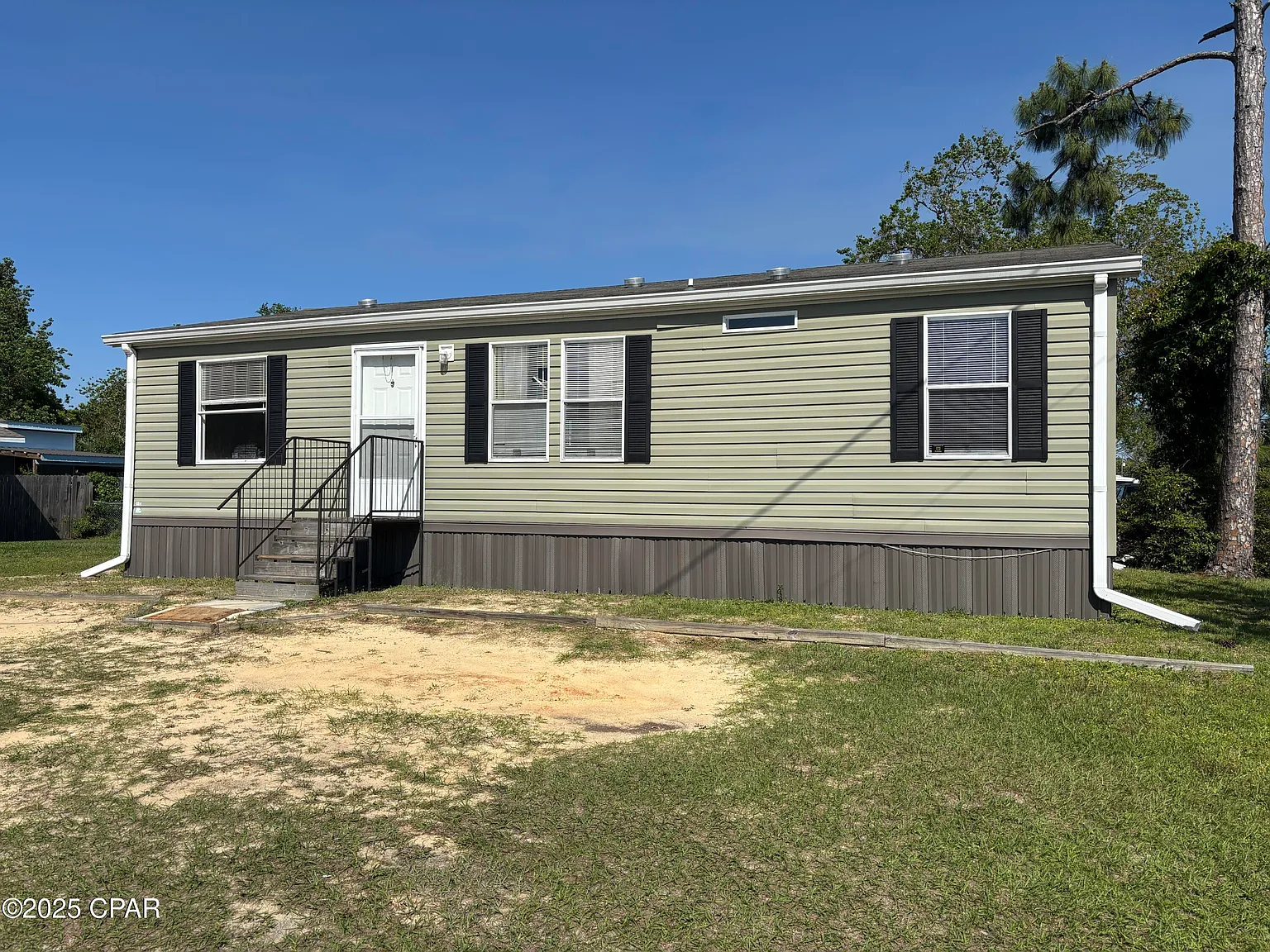 3 bed, 960 sqft, $1,350 — Photo 1