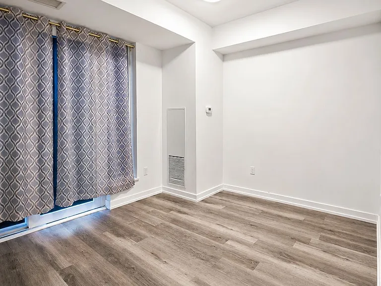 5 Wellington St S #905 — Photo 14