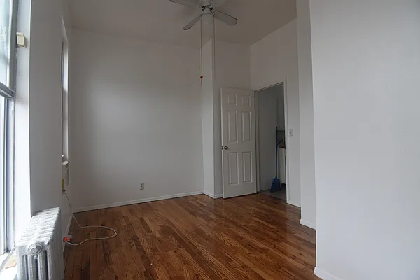 Rented by Triplemint | media 26