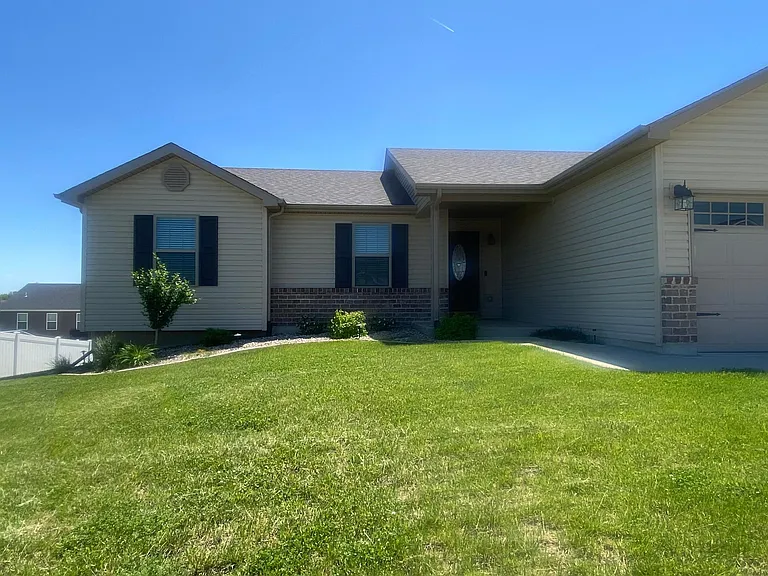 408 Split Rail Dr — Photo 3