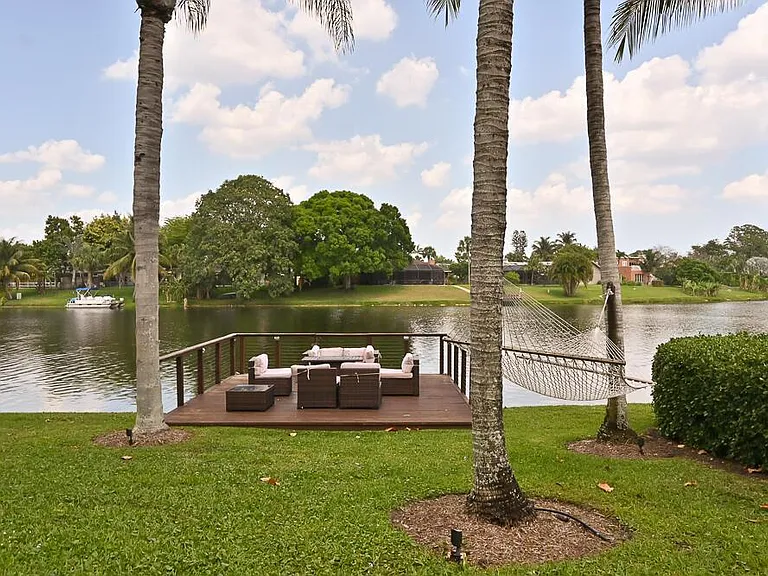 12828 Meadowbreeze Dr — Photo 38